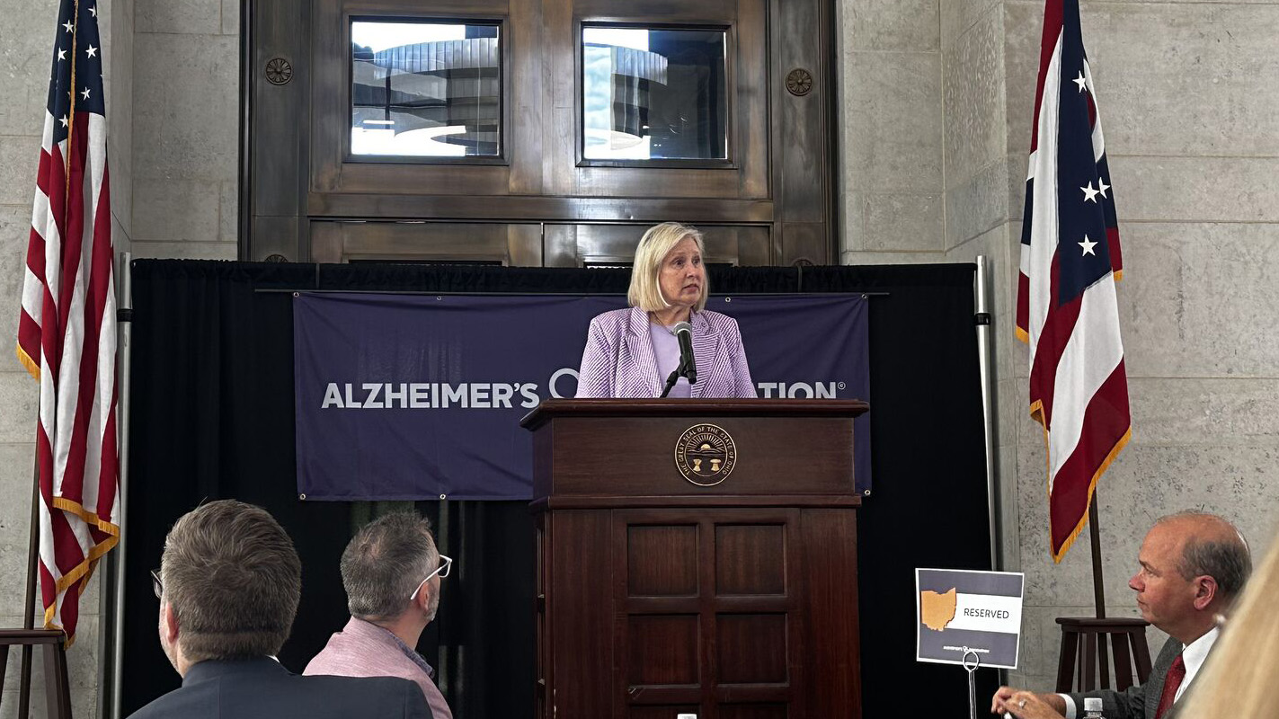 Karen Rose speaking at the Statehouse