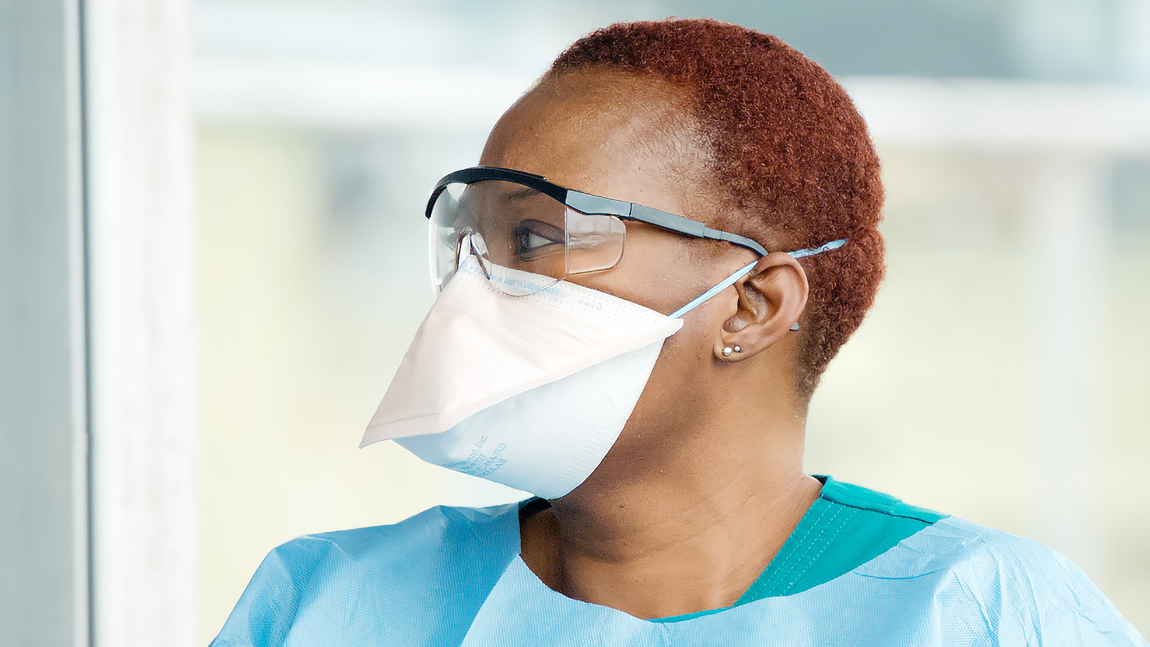 nurse wearing face mask