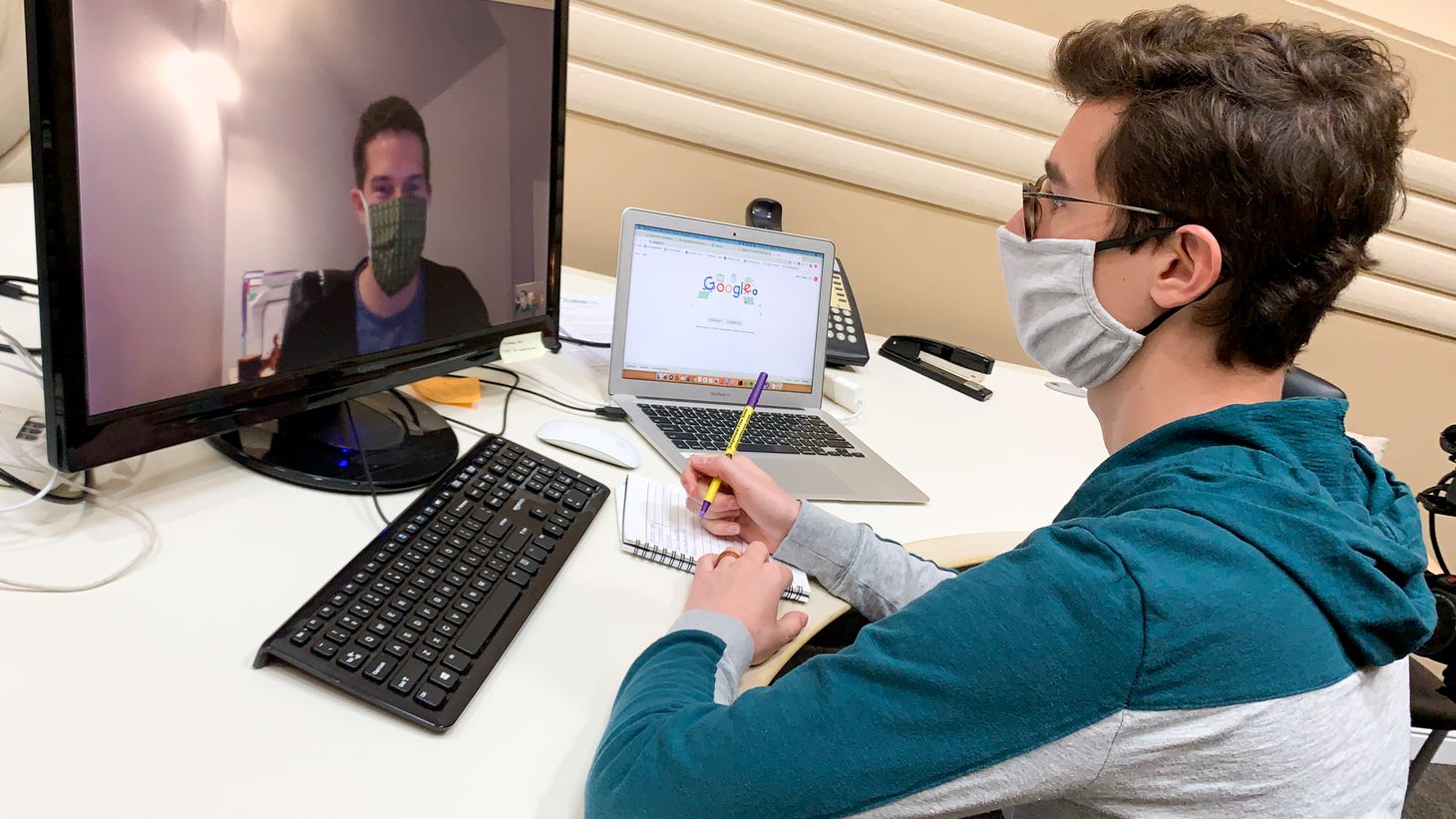 student with mask using computer