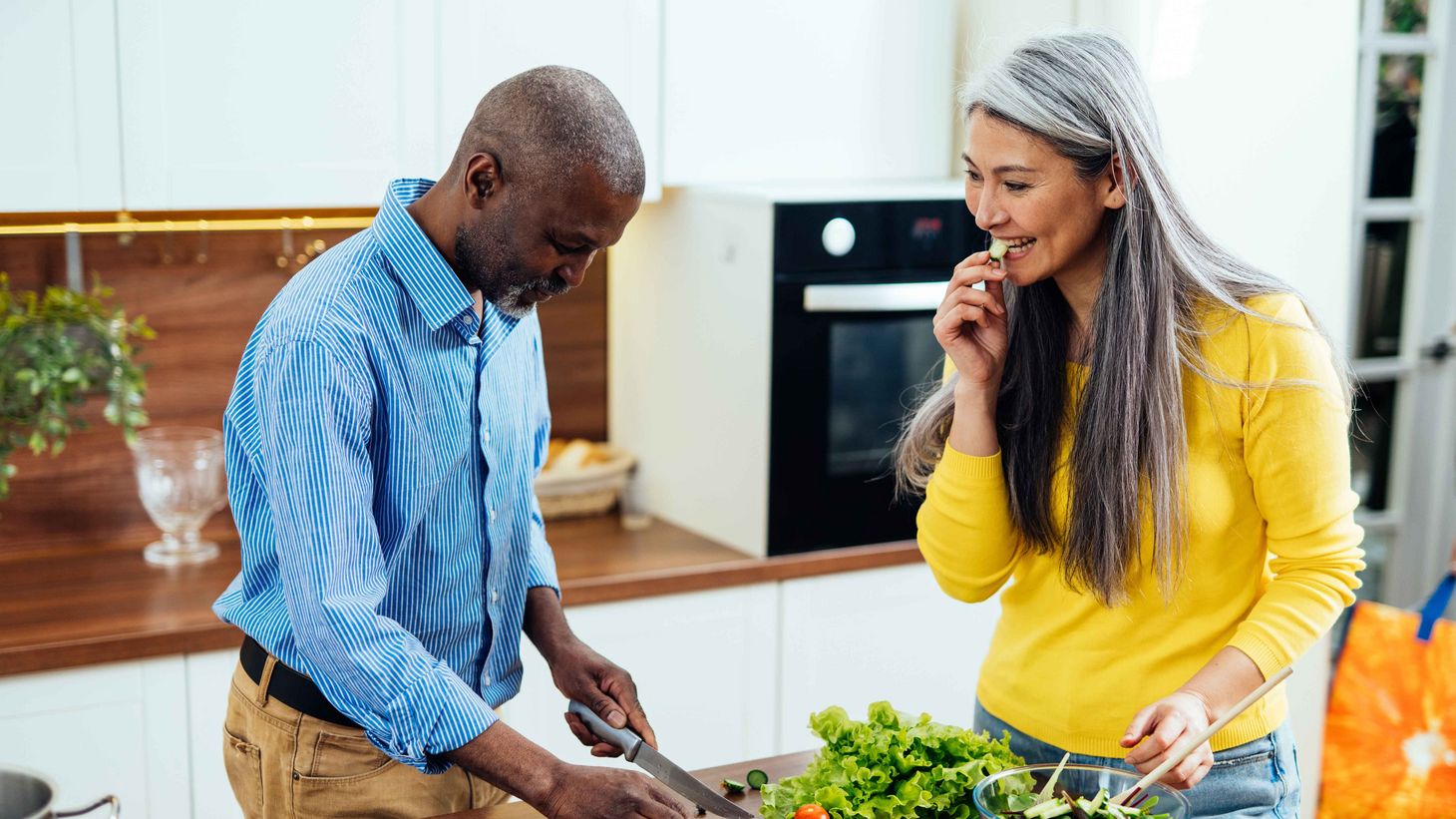 two people preparing a healthy meal
