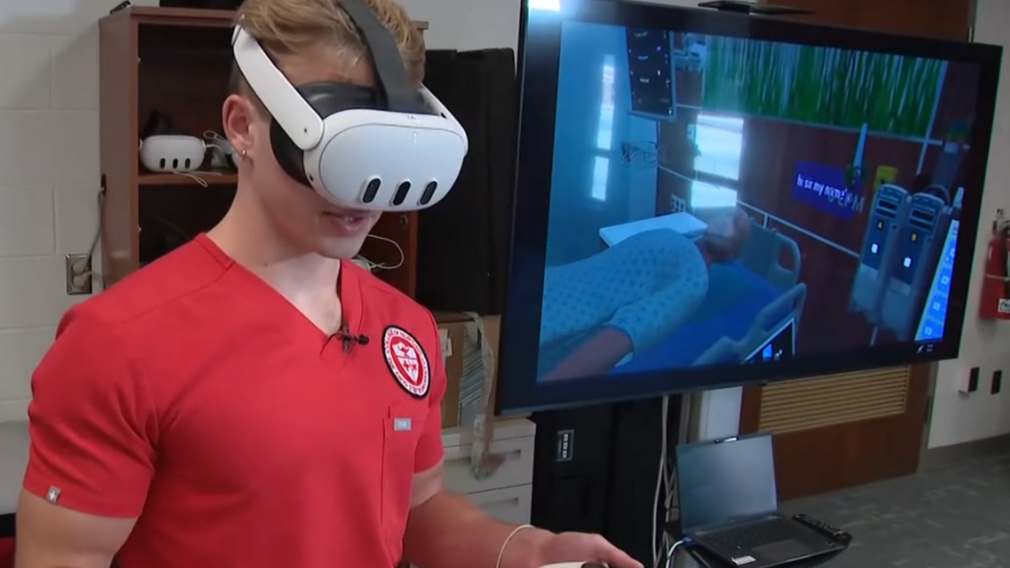 10TV story screengrab of student in virtual reality lab