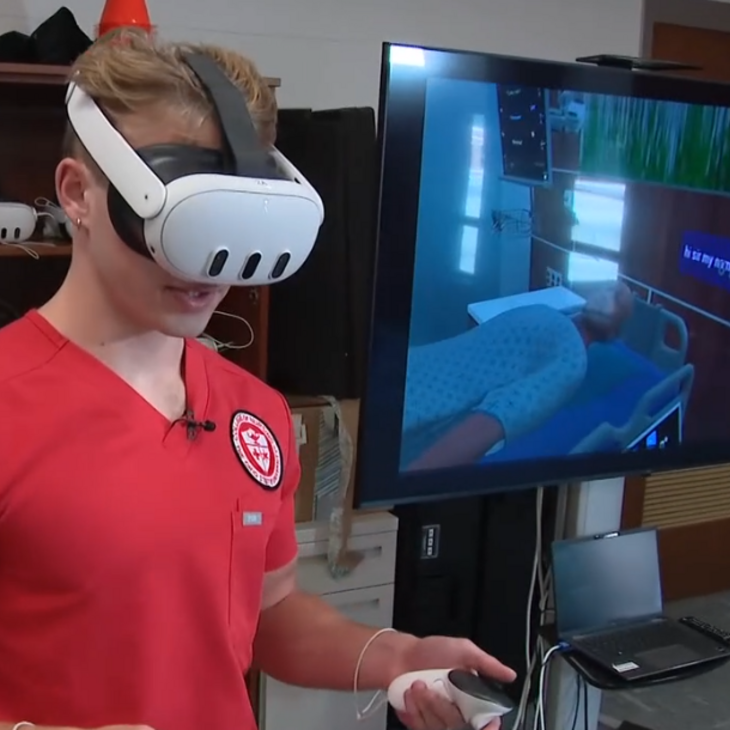 10TV story screengrab of student in virtual reality lab
