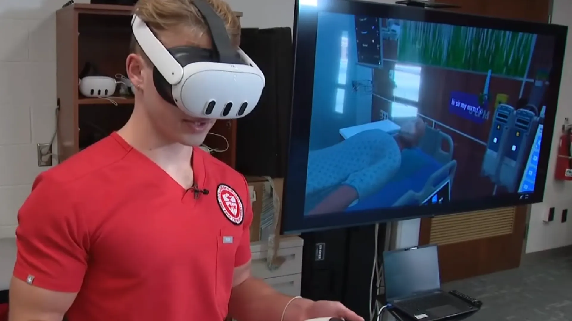 10TV story screengrab of student in virtual reality lab