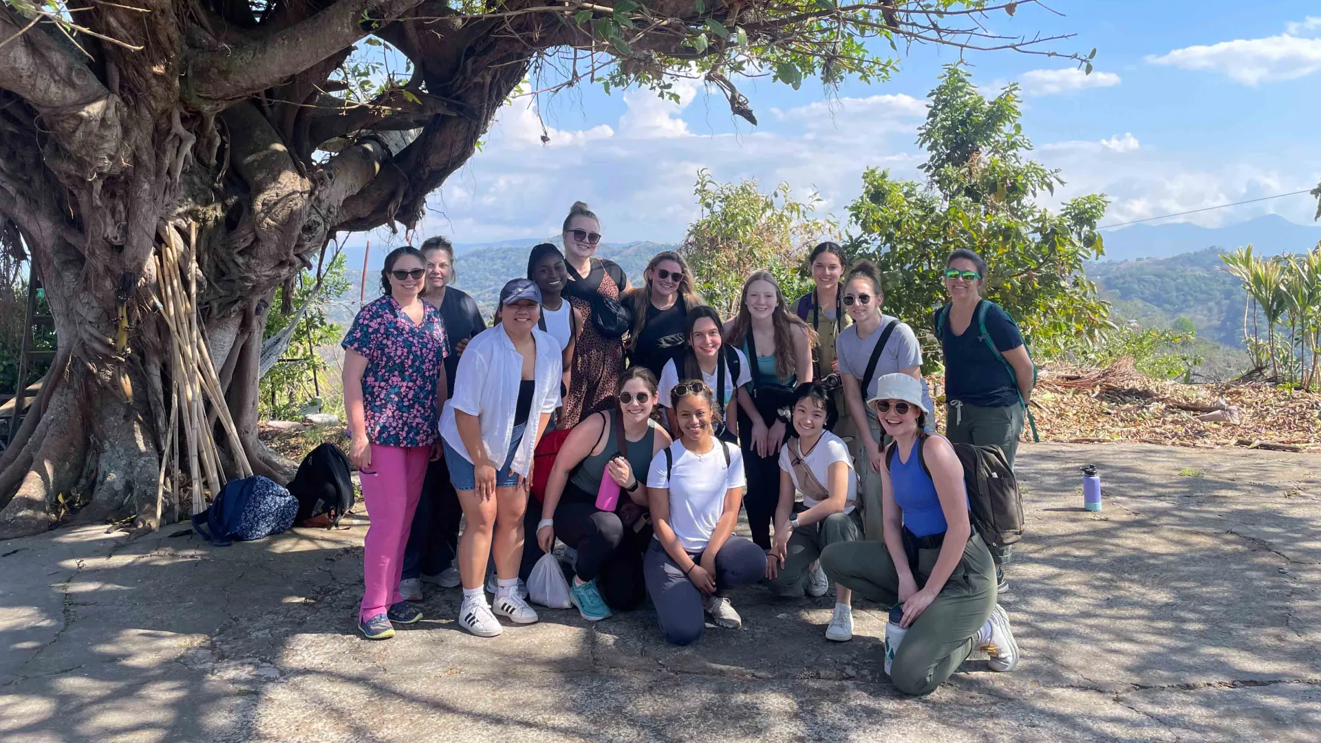 Group photo of students in Costa Rica