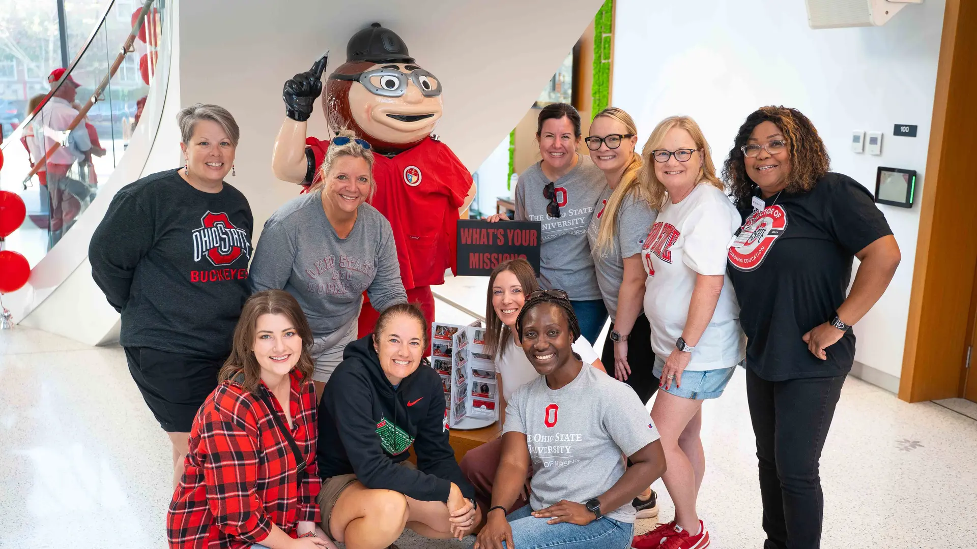 nursing alumni and students pose with Brutus statue